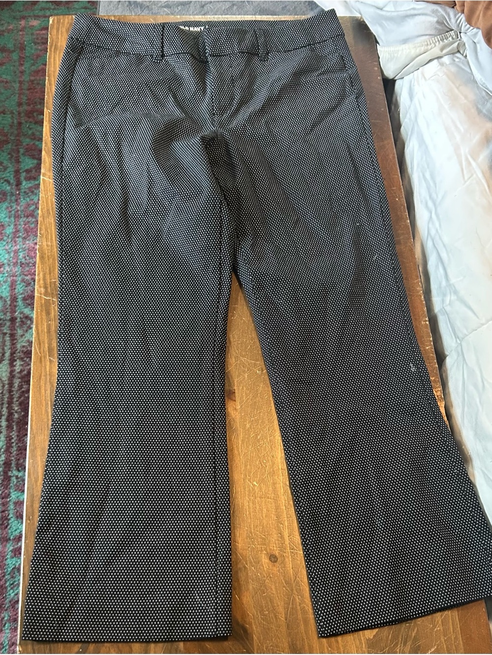 Old navy mid rise pixie pants size 8 micro polka dots